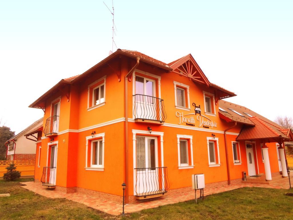 Horvath Vendeghaz Hotel Oroshaza Exterior photo
