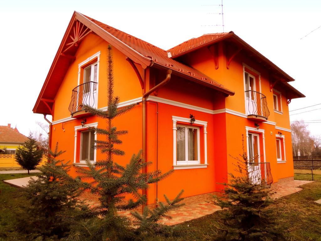 Horvath Vendeghaz Hotel Oroshaza Exterior photo