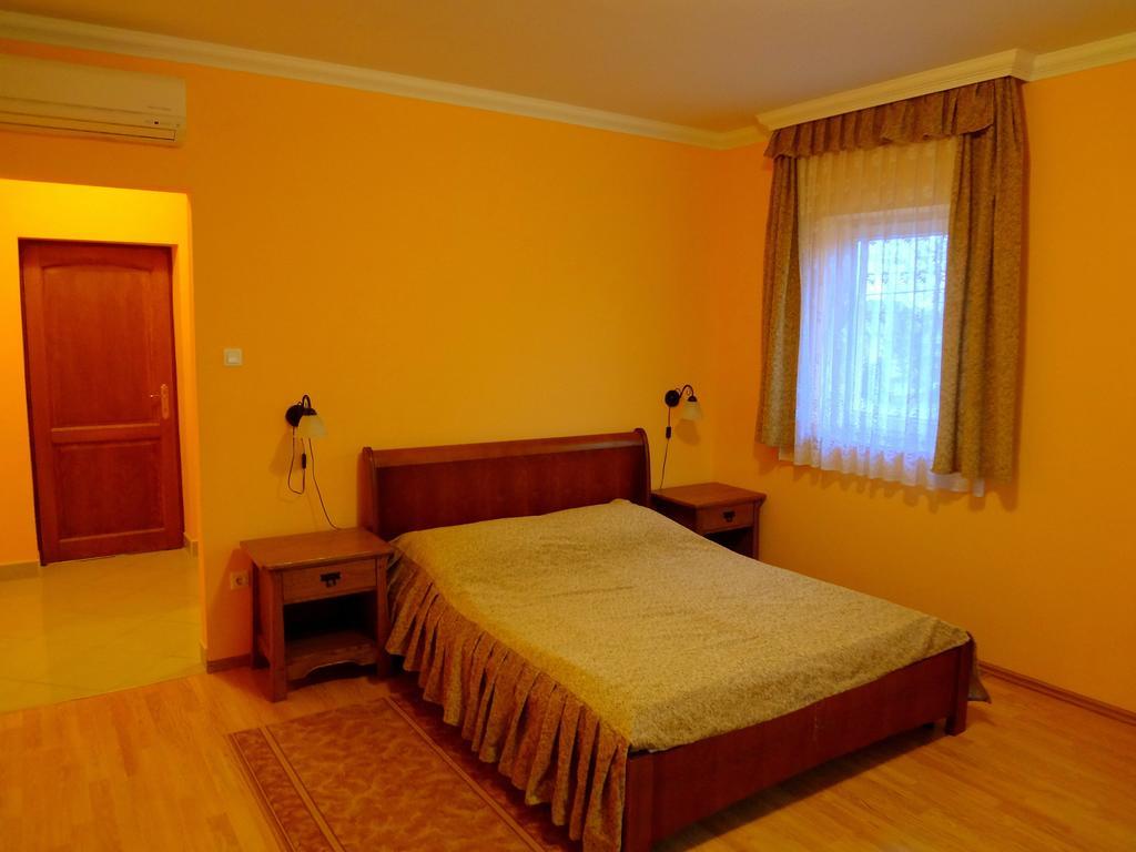 Horvath Vendeghaz Hotel Oroshaza Exterior photo