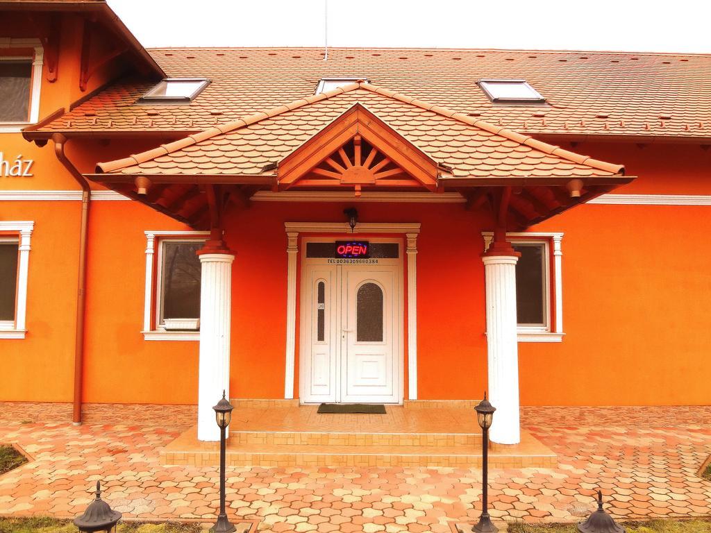 Horvath Vendeghaz Hotel Oroshaza Exterior photo