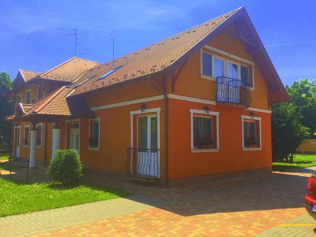 Horvath Vendeghaz Hotel Oroshaza Exterior photo